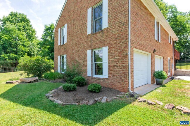 Building Photo - 2915 N Garden Ln