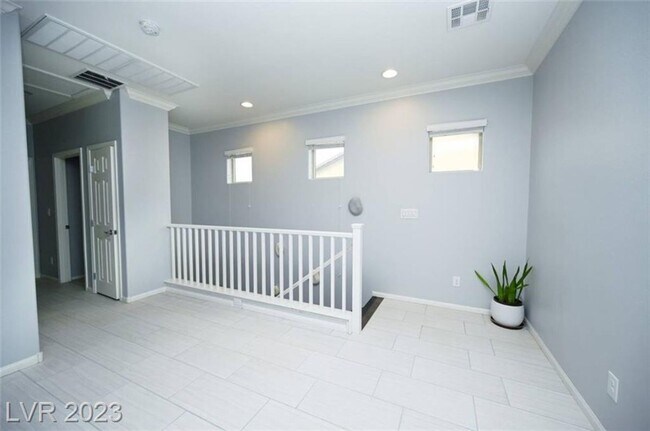 Building Photo - BEAUTIFUL HOME IMMACULATE AND READY TO MOVE-IN