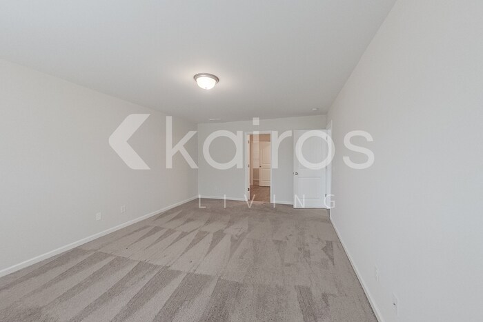 Building Photo - 107 Lord Effingham Wy