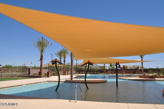 Building Photo - 421 W Leatherwood Ave