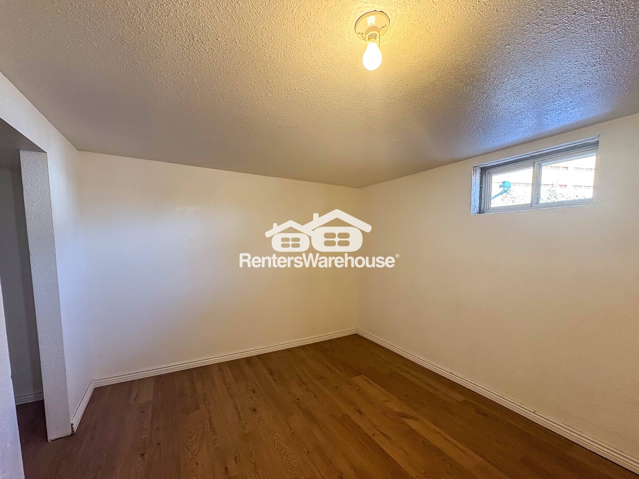Building Photo - 327 Leona Dr