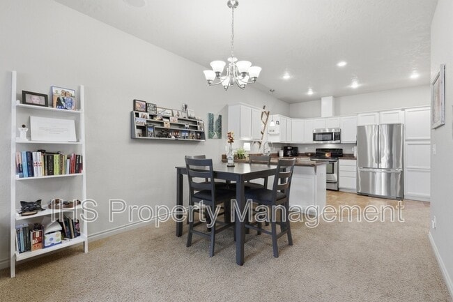 Building Photo - 9417 Vincenzo Dr