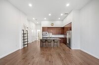 Building Photo - 4820 Caroline St