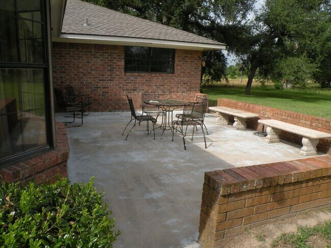 Building Photo - 785 Bader Dr
