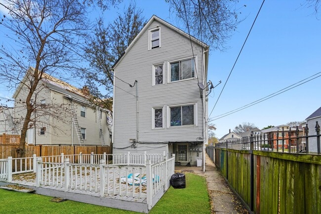 Building Photo - 8026 S Coles Ave