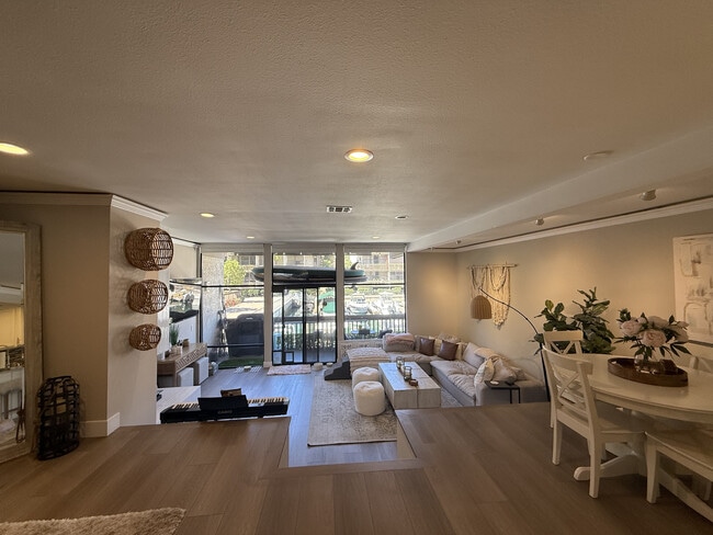 Building Photo - 9125 Marina Pacifica Dr
