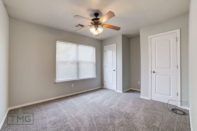 Building Photo - Open House 8/1/24 4pm-5pm! Great 3/2/2 in Owasso’s Lake Valley!