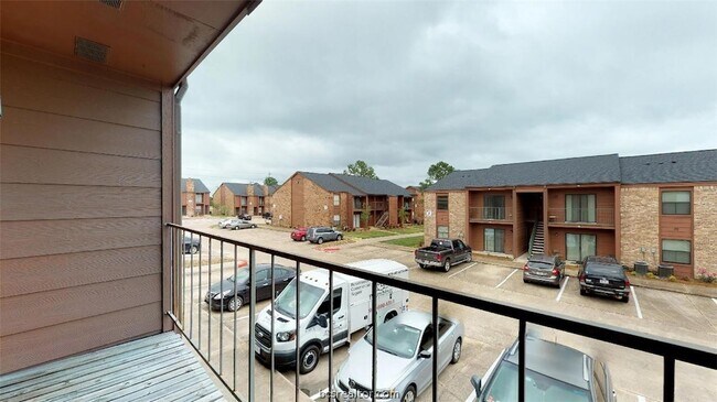 Building Photo - 904 University Oaks Blvd