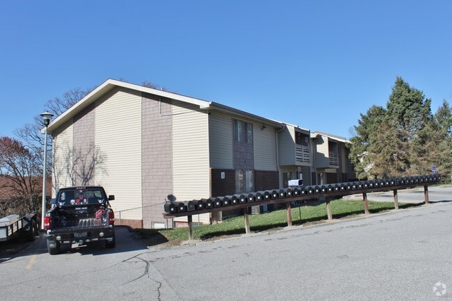 Building Photo - Woodglen Apartments