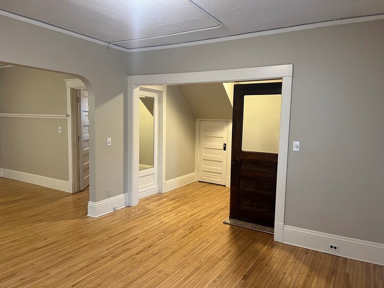 Building Photo - 3036 Harriet Ave