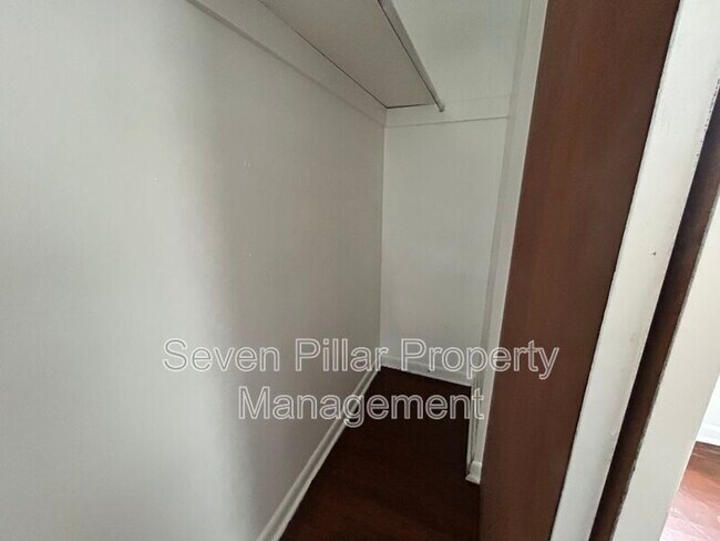 Building Photo - 339 S Napoleon Ave