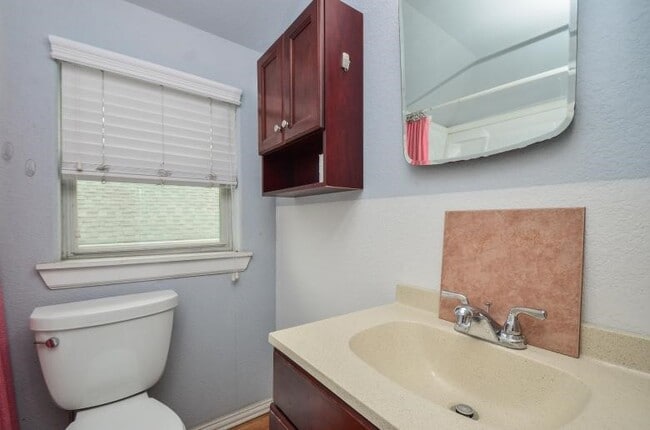 Building Photo - 3211 Beauchamp St