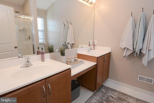 Building Photo - 326 W Hamlin Ave