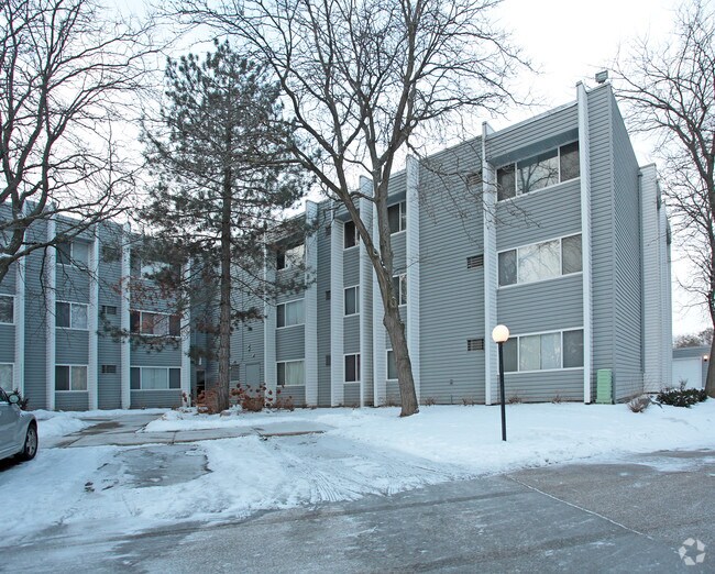 Cliff House 3000 E Cliff Rd Burnsville MN 55337 Apartment Finder