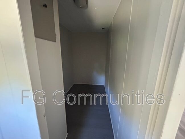 Building Photo - 109 Ray Cir