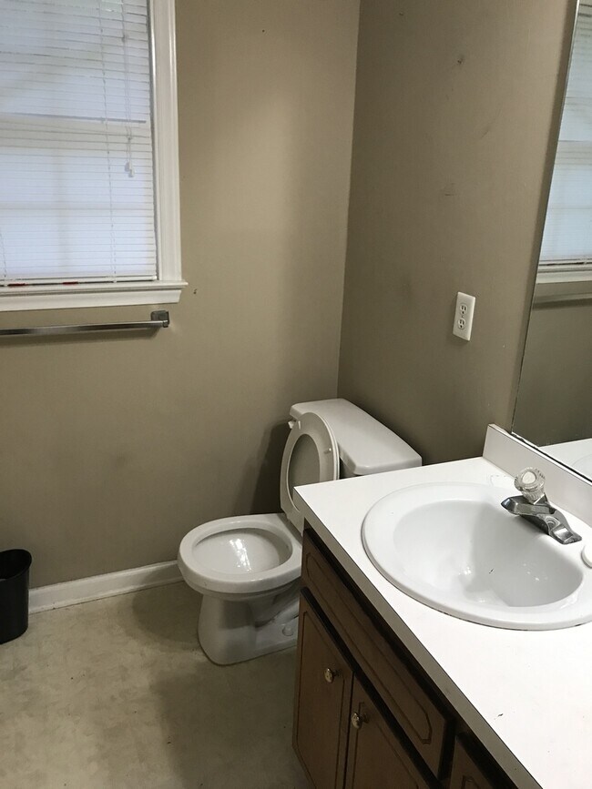 Building Photo - Great Corner Lot Home in Downtown Clayton