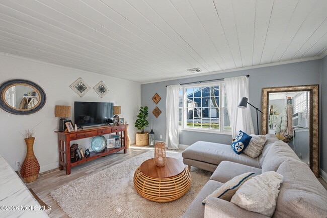 Building Photo - 1121 Bay Ave