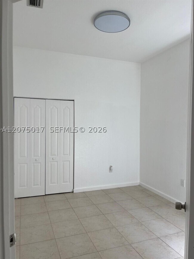Building Photo - 2315 NE 37th Terrace
