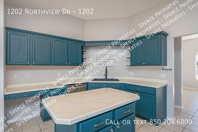 Building Photo - 1202 Northview Dr