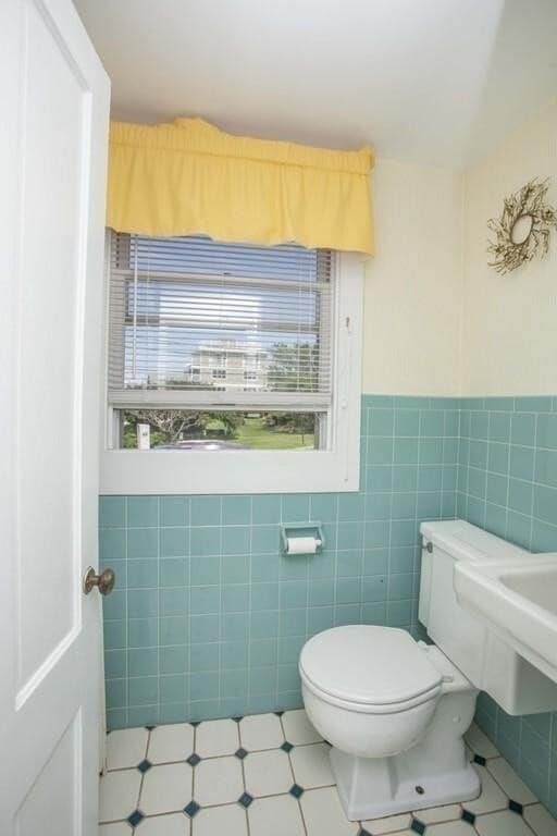 Building Photo - 63 Glades Rd