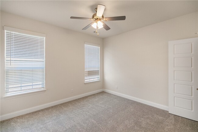 Building Photo - 411 Linda Ln