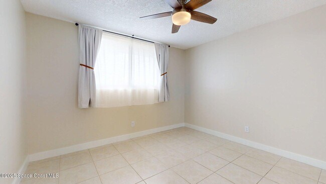 Building Photo - 300 Columbia Dr