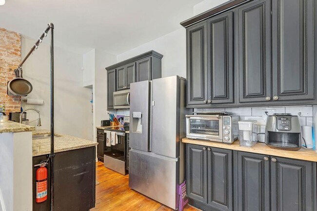 Building Photo - Charming 3BR Duplex in Covington