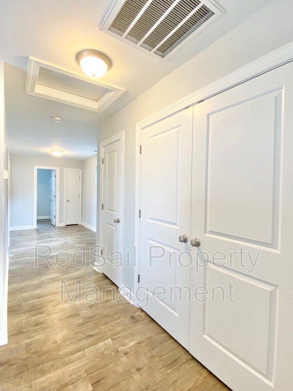 Building Photo - 112 Thalia Rd