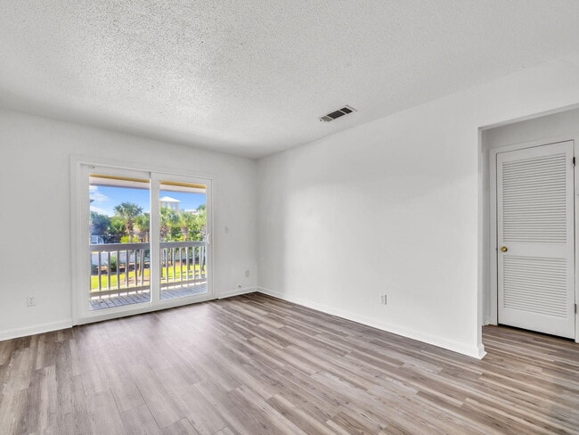 Building Photo - 445 Gulf Shore Dr