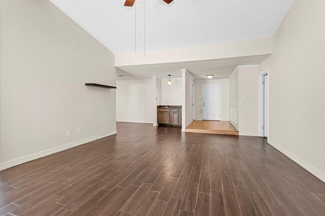 Building Photo - 13650 Cherrydown St