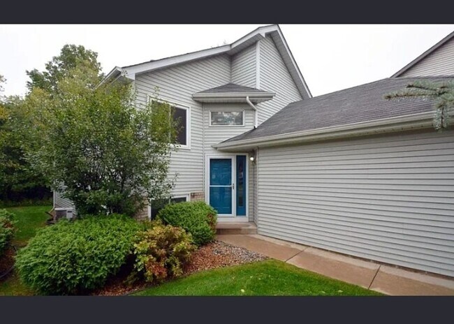 Building Photo - Charming 3BR - 2 Bath House in Shoreview
