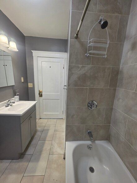 Building Photo - 14 Vera St