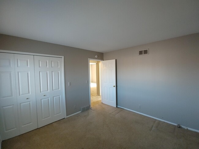 Building Photo - 25312 Shiawassee Cir