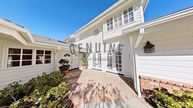 Building Photo - Beautiful Two-Level 5Bd 3.5Ba Home in Newport Beach