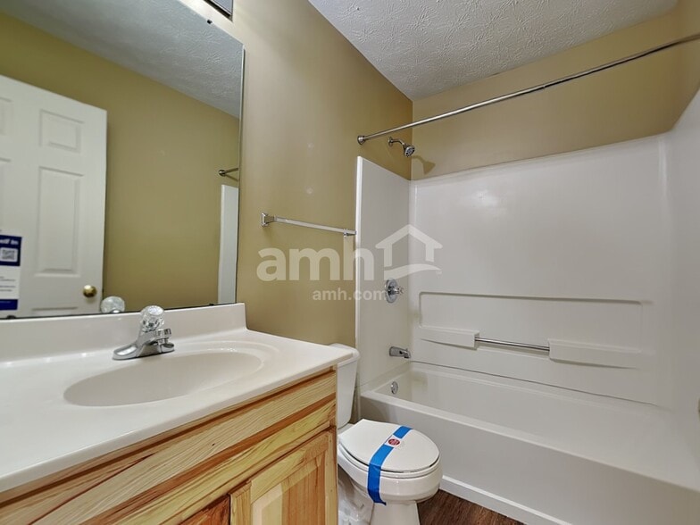 Building Photo - 71 Meadowcrest Dr