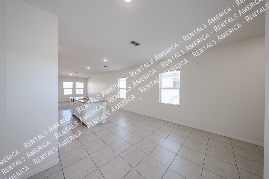 Building Photo - 5720 W Sunrise Dr
