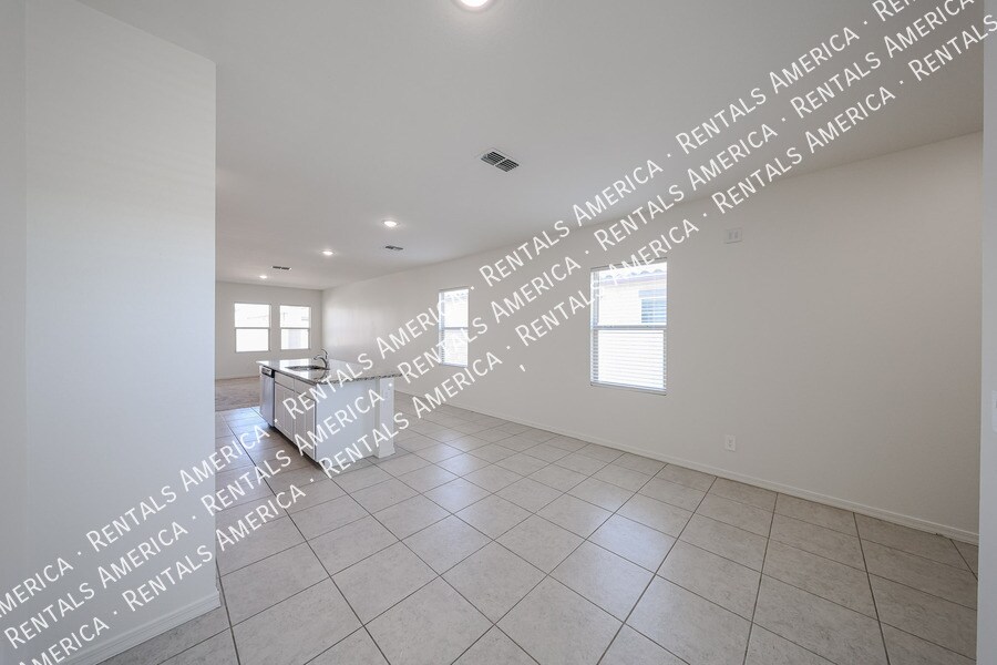 Building Photo - 5720 W Sunrise Dr