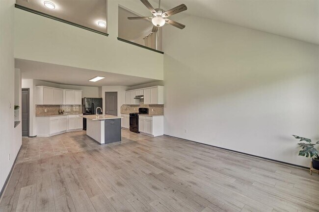 Building Photo - 2211 Treasure Mountain Dr
