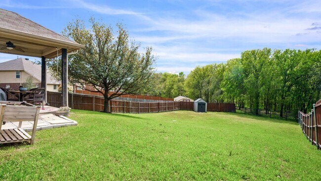 Building Photo - Beautiful 3 bedroom 2 bath and an office w...