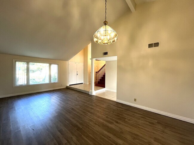Building Photo - Wonderful Home! 3-Bedrooms, 2-Bath Plus Of...