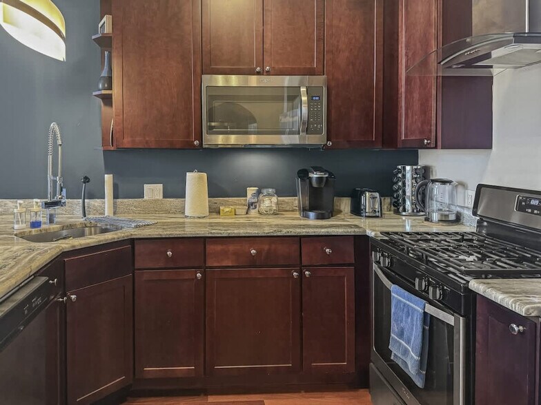 Building Photo - 1401 N 5th St