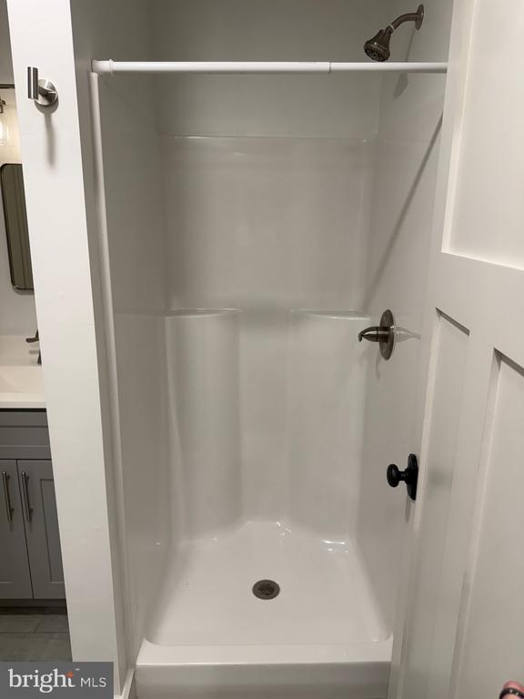 Building Photo - 1087 Mt Tom Rd