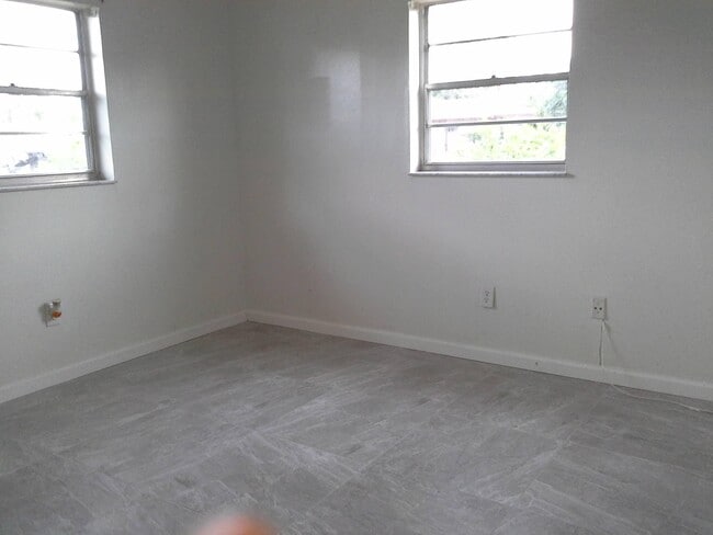 Building Photo - 1081 Brown Rd