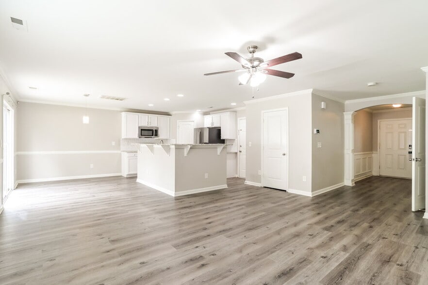 Building Photo - 5004 Broad Leaf Ct