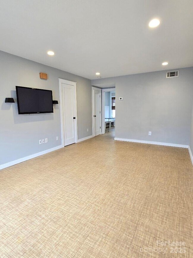 Building Photo - 3722 Park Rd