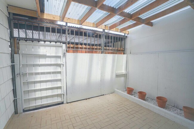 Building Photo - 1255 Witte Rd