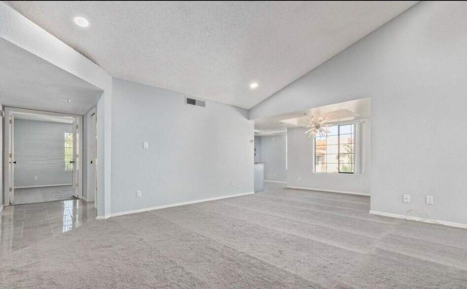 Building Photo - 9775 N 93rd Way