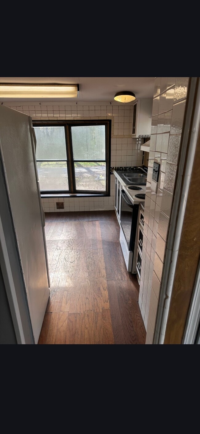 Building Photo - 8910 Via Ln