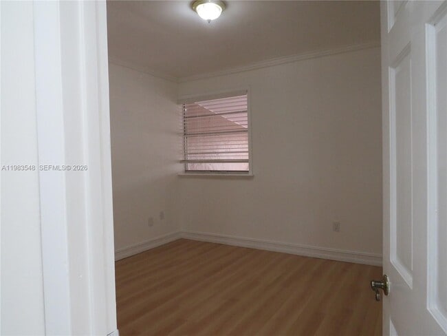 Building Photo - 9165 Fontainebleau Blvd