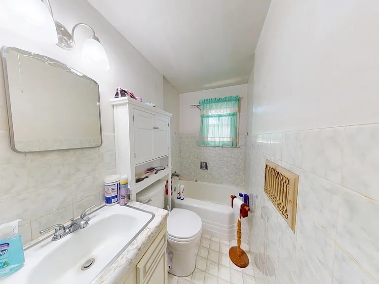 Building Photo - 430 Ulstad Ave